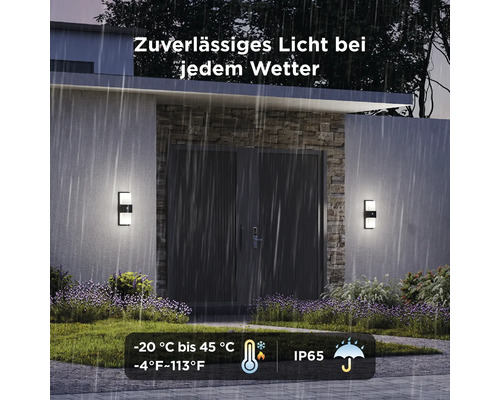 Zwei Außenwandleuchten an einer Hausfassade bei Regen. Wetterfest von minus 20 bis 45 Grad Celsius und Schutzart IP65.