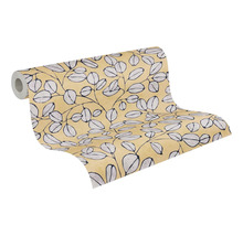 Papier peint intissé avec motif de feuilles et de branches sur fond jaune.