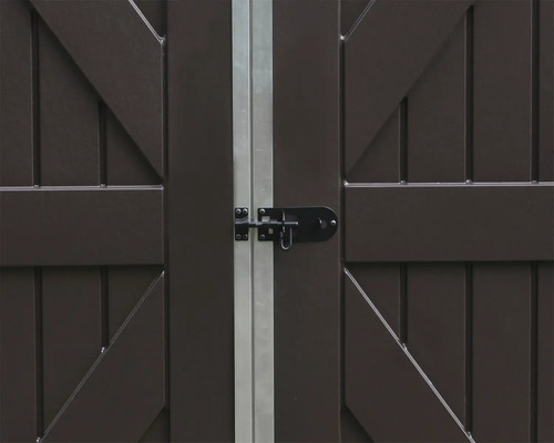 Double porte marron foncé avec verrou coulissant en métal et bandes verticales.