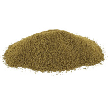 Ein kleiner Haufen mit feinkörnigem braunem Granulat.