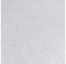 Vue rapprochée d'un papier peint intissé blanc avec une structure d'aspect crépi.
