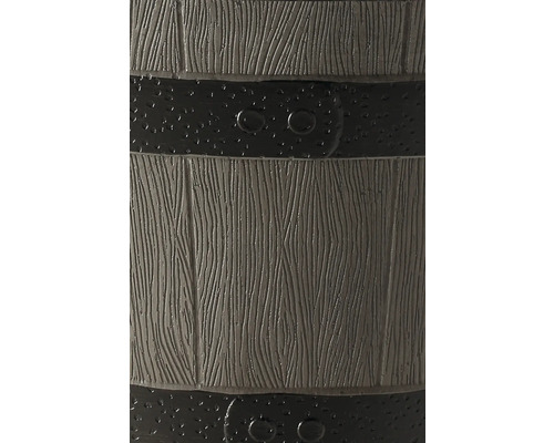 Vue détaillée d'un récupérateur d'eau de pluie aspect bois avec cerclages horizontaux et rivets.