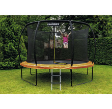 Marimex Gartentrampolin mit Sicherheitsnetz, oranger Randabdeckung, Leiter und springendem Kind auf einem Rasen, Marimex Logo.