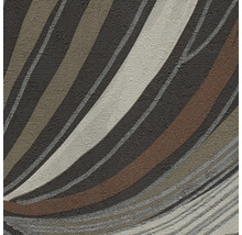 Papier peint intissé avec motif de vagues abstrait dans des tons de terre et surface texturée.