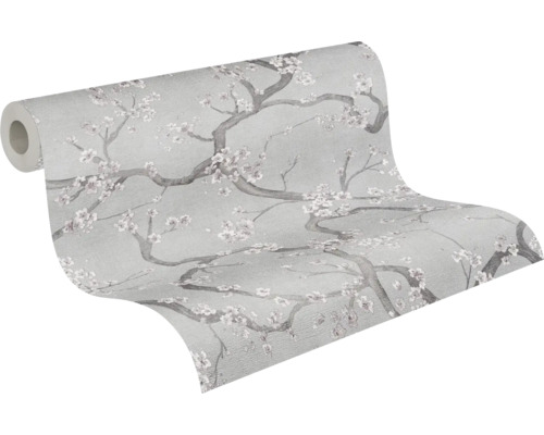 Papier peint avec motif floral de fleurs de cerisier et branches sur un rouleau.