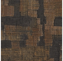 Papier peint texturé avec motif patchwork tissé dans les tons marron et noir.