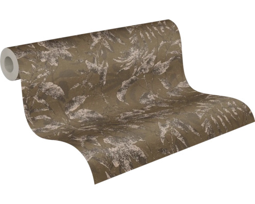 Papier peint intissé avec motif de feuilles botaniques en brun et beige, surface légèrement texturée.