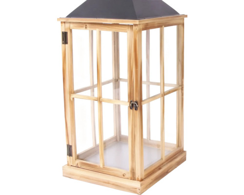 Lanterne en bois avec parois en verre et toit en métal noir.