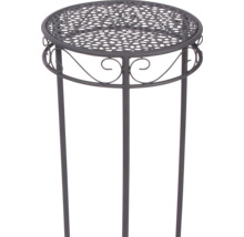Support pour plantes rond en métal avec plateau perforé et ornements décoratifs sur trois pieds.
