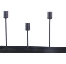 Bougeoir en métal noir avec trois supports à différentes hauteurs sur une base rectangulaire.
