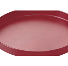 Soucoupe ronde en plastique rouge.