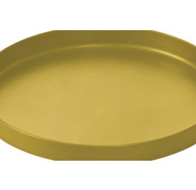 Plateau rond en métal doré avec bord relevé.