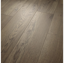 Revêtement de sol stratifié aspect chêne avec veinage du bois prononcé et structure de surface tangible.