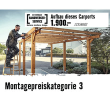 Handwerker montiert einen Holz-Carport mit einem Akkuschrauber auf einer Leiter. Hornbach Handwerker-Service Logo. Montagepreiskategorie drei.
