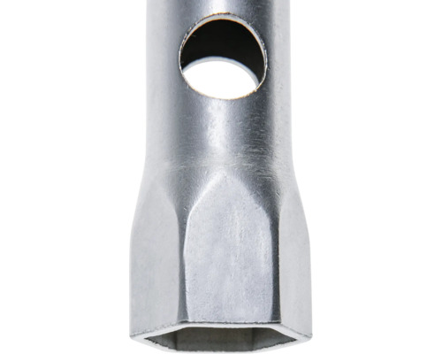 Gros plan d une clé à pipe argentée en acier avec trou pour broche et profil hexagonal.