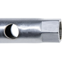 Vue détaillée d une clé à pipe métallique avec profil hexagonal et trou pour broche.