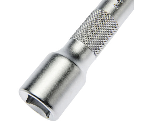 Rallonge de clé à douille en métal argenté avec surface moletée et empreinte hexagonale.