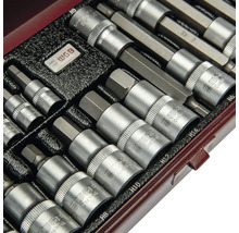 Jeu de douilles WGB avec embouts hexagonaux en métal soigneusement rangés dans un coffret à outils avec WGB Logo.