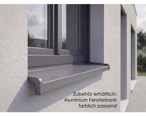 Außenfensterbank aus Aluminium montiert unter einem farblich passenden Fensterrahmen an einer Hauswand.