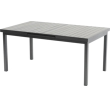 Ausziehbarer Gartentisch aus grauem Aluminium in rechteckiger Form mit einer Tischplatte in Lamellenoptik.