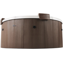 Spa MSpa avec paroi extérieure aspect bois, rebord blanc et appuie-tête.