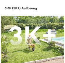 Jardin avec piscine et personne avec une brouette pour démontrer la résolution 6 mégapixels 3K plus.