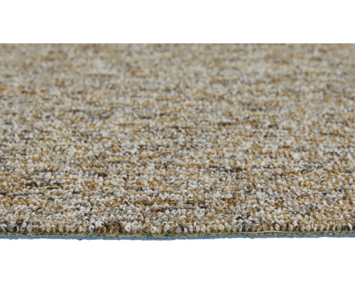 Vue détaillée d une moquette bouclée chinée dans différents tons de beige et de brun.