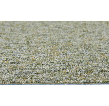 Nahaufnahme der Textur eines melierten Kurzflorteppichs in Grün und Beige.