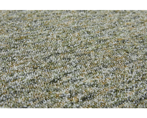 Nahaufnahme von Teppichboden mit Schlingenpol und melierter Struktur in Grün, Grau und Beige.