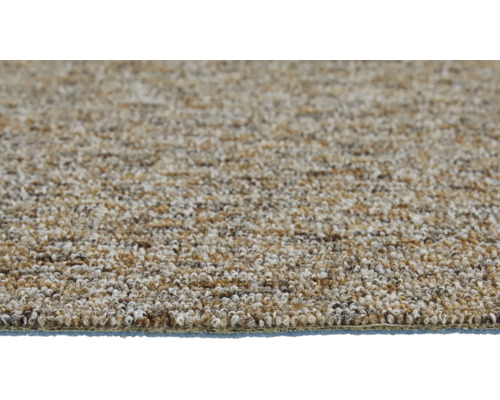 Vue détaillée d une moquette bouclée avec une texture marron et beige chinée.