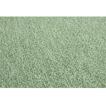 Gros plan de la structure de surface d'une moquette verte.