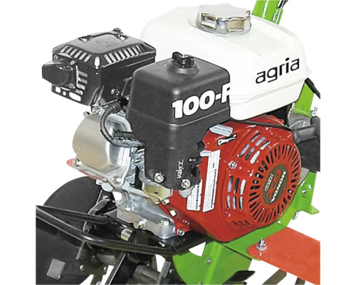 Moteur à essence d'une motobineuse Agria avec réservoir blanc, logo Agria et logo Honda sur le démarreur rouge.