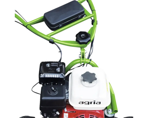 Vue détaillée d une motobineuse Agria avec guidon, boîte à outils noire et réservoir de carburant blanc avec Agria Logo.