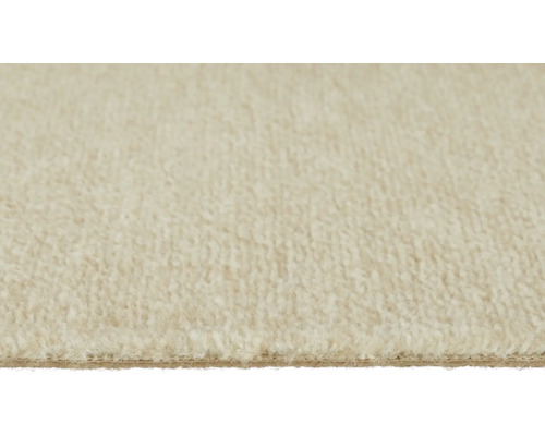 Gros plan d'un tapis clair et doux avec une surface texturée.