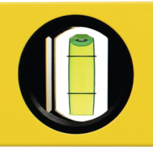 Nahaufnahme der vertikalen Libelle einer Wasserwaage.