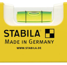 Gros plan d'une fiole de niveau à bulle Stabila, du Stabila Logo et du symbole d'origine Made in Germany.