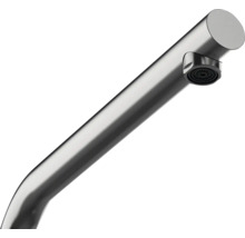 Bec de robinet en acier inoxydable avec mousseur intégré.