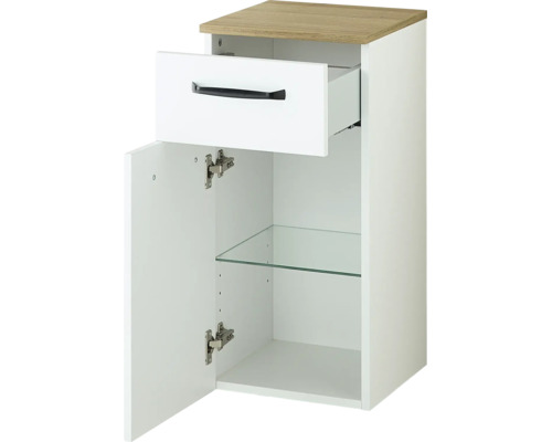 Meuble d'appoint de salle de bains blanc avec plateau aspect bois, tiroir ouvert avec poignée noire, porte ouverte et tablette en verre.