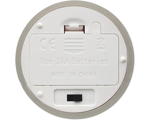 Unterseite eines elektronischen Geräts mit Batteriefach für zwei AA-Batterien, einem Ein-Aus-Timer-Schalter und CE-Kennzeichnung.
