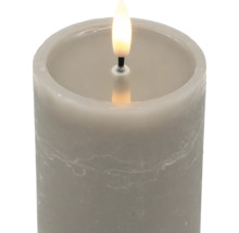 Graue LED-Stumpenkerze mit Echtwachs-Optik und künstlicher Flamme.