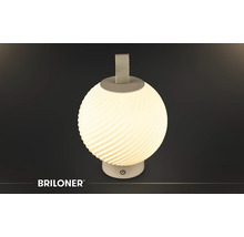 Briloner tragbare LED-Tischleuchte in Kugelform mit gerippter Oberfläche, Trageschlaufe und Touch-Schalter am Sockel. Briloner Logo.