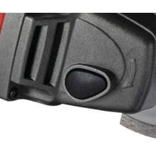 Gros plan d'un outil électrique avec un bouton noir et des fentes d'aération sur le boîtier.