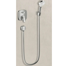 Duschset an Chrom-Optik mat ronner Handbraus, Brauseschlauch, Wandhalterung an Unterputz-Mëschbatterie mat Einhebelmischer.