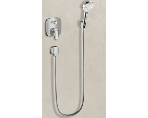 Duschset an Chrom-Optik mat ronner Handbraus, Brauseschlauch, Wandhalterung an Unterputz-Mëschbatterie mat Einhebelmischer.