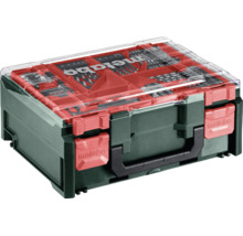 Coffret à outils Metabo vert avec couvercle transparent et fermoirs rouges comprenant un jeu de forets et un assortiment d'embouts.