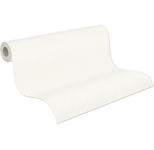 Papier peint intissé blanc partiellement déroulé avec une structure fine.