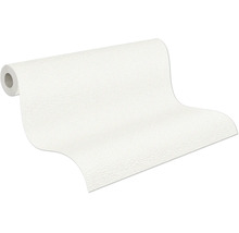 Papier peint intissé structuré blanc, rouleau partiellement déroulé avec une structure de surface fine.