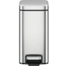 Poubelle à pédale rectangulaire en acier inoxydable mat avec pédale et couvercle fermé.