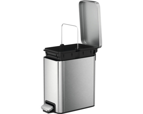 Poubelle à pédale rectangulaire en acier inoxydable avec couvercle ouvert et seau intérieur amovible en plastique avec poignée.