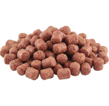Tas de friandises cylindriques pour chiens à base de viande.